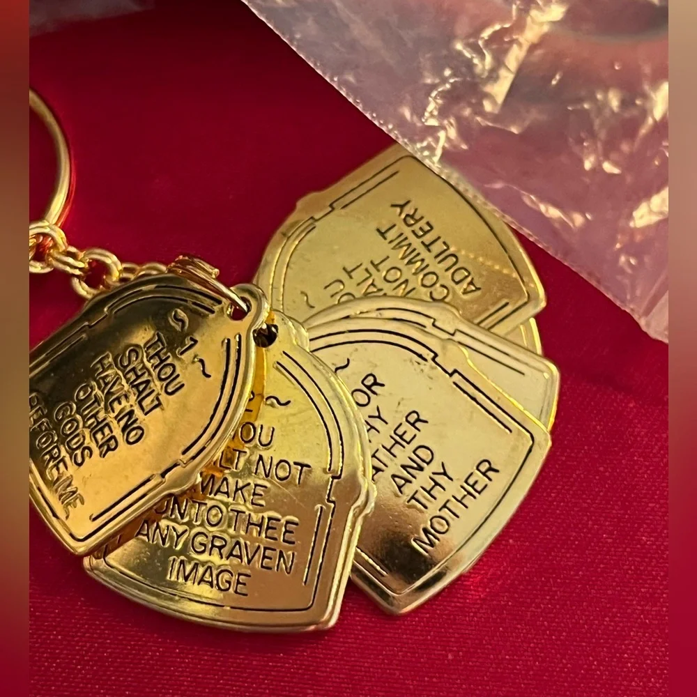 Ten Commandments key ring from vintage Avon 1999 new never used in box!